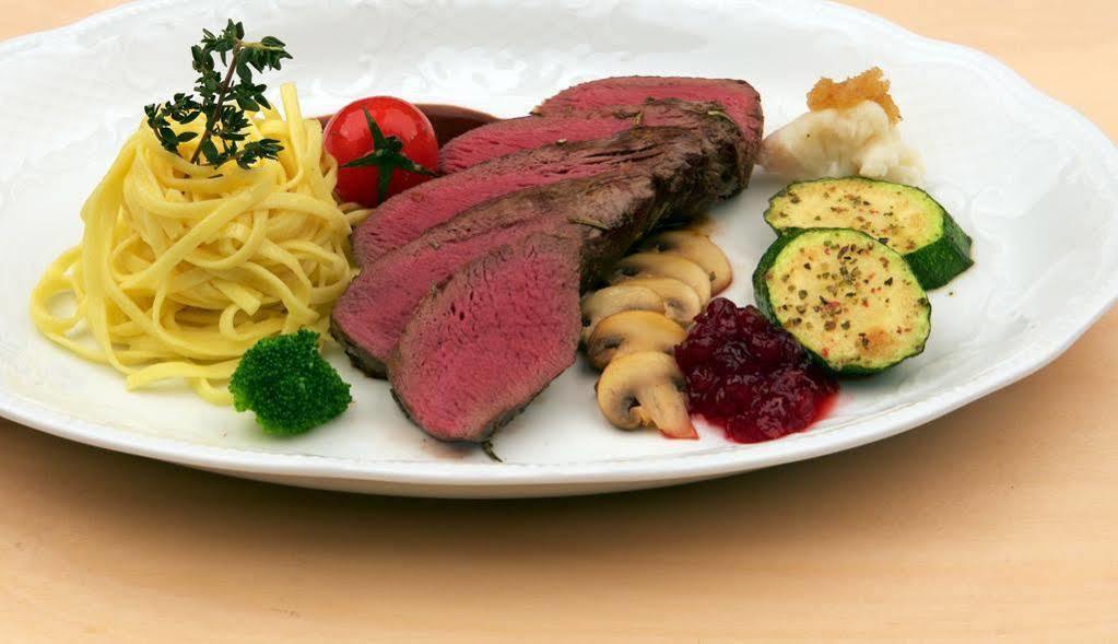 Restaurant & Hotel Engelkeller Меминген Екстериор снимка